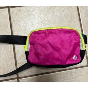 OG Highlight Pink/ Vapor / Intense Teal lululemon Everywhere Belt Bag 9x6